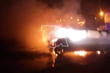 Cinco vehículos calcinados un incendio intencionado en un solar de El Ejido-Telde/TA.